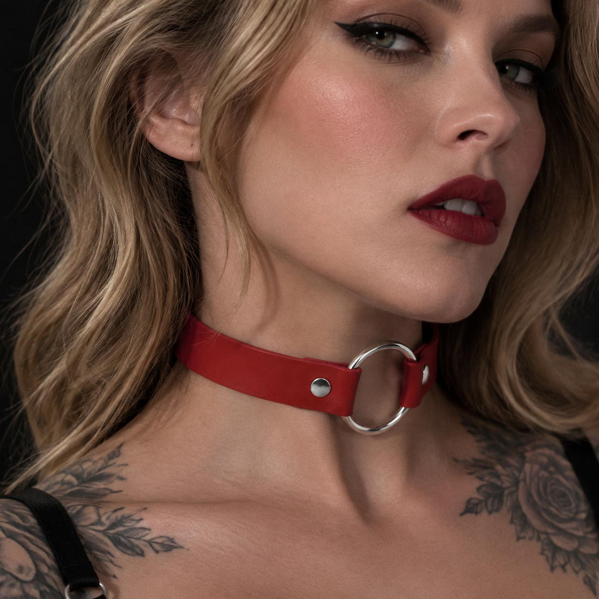 Classic Red O-Ring Collar – Bold Statement Choker with Silver Hardware
